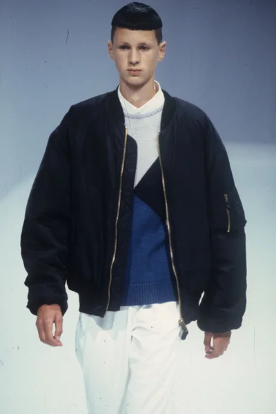 Look 16